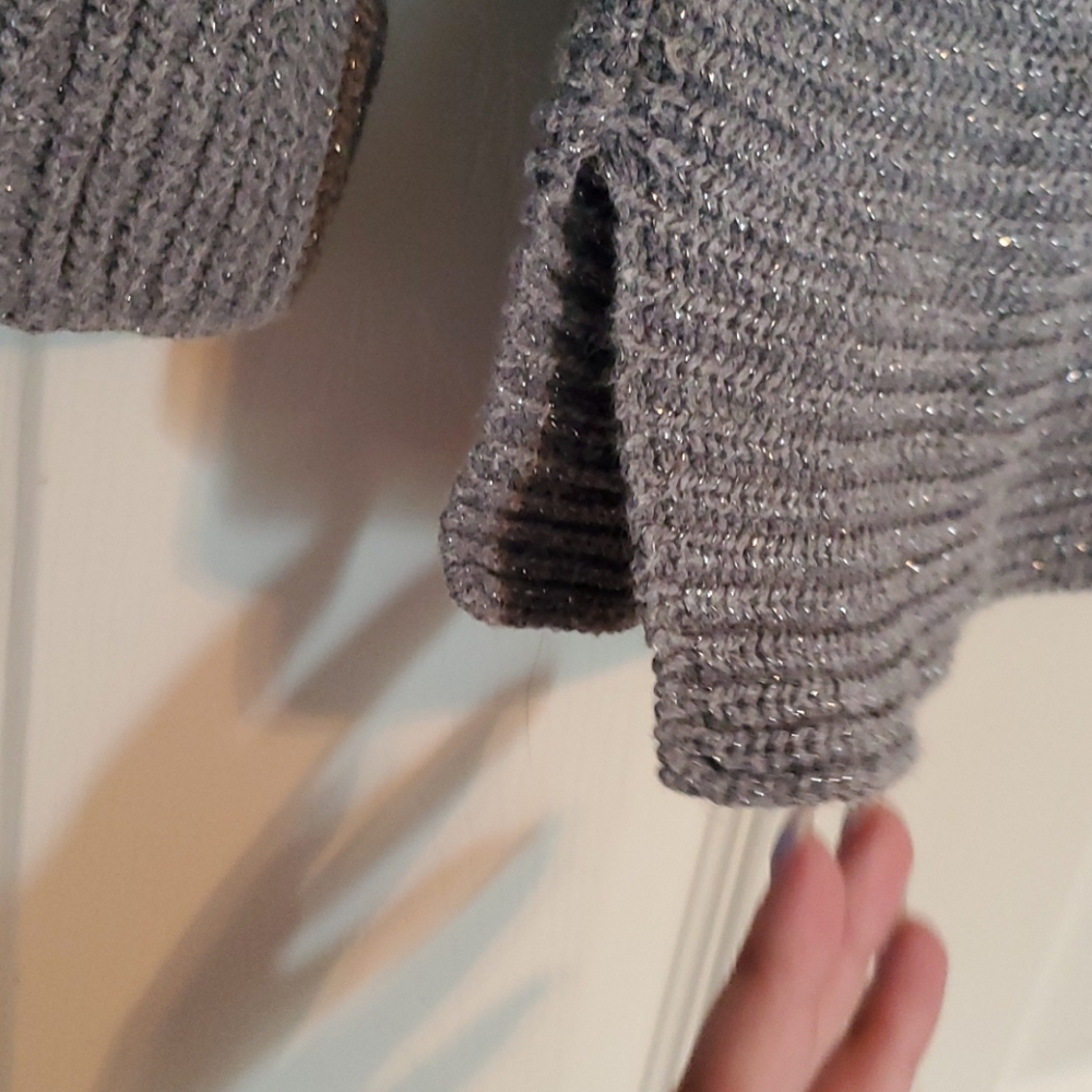Sweater - Picture 4 of 4